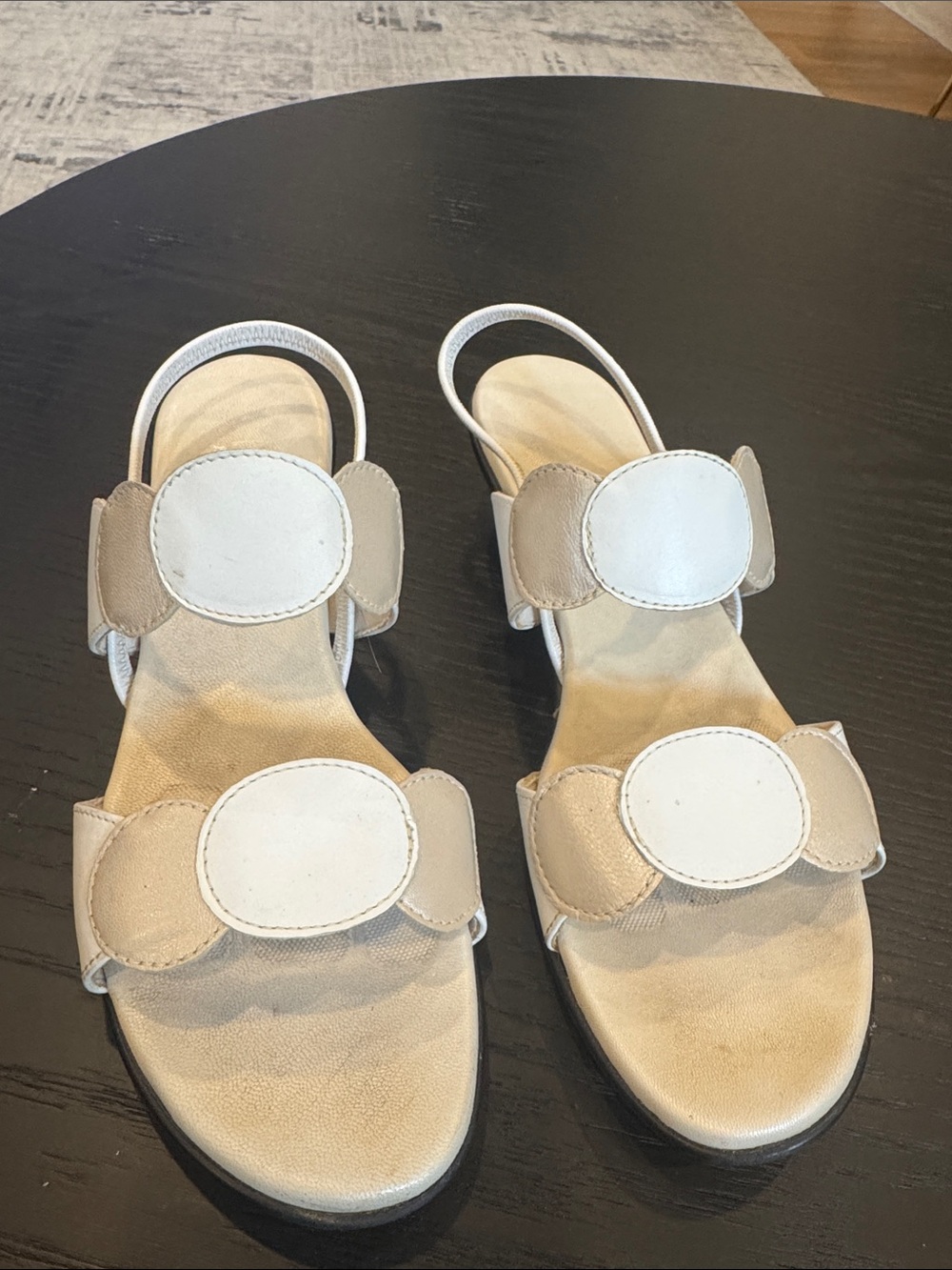 Vintage Munro Beige and White Slingback Sandals size 7.5 women’s